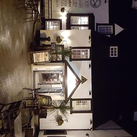 ホテル The Cross Keys ピーブルス エクステリア 写真