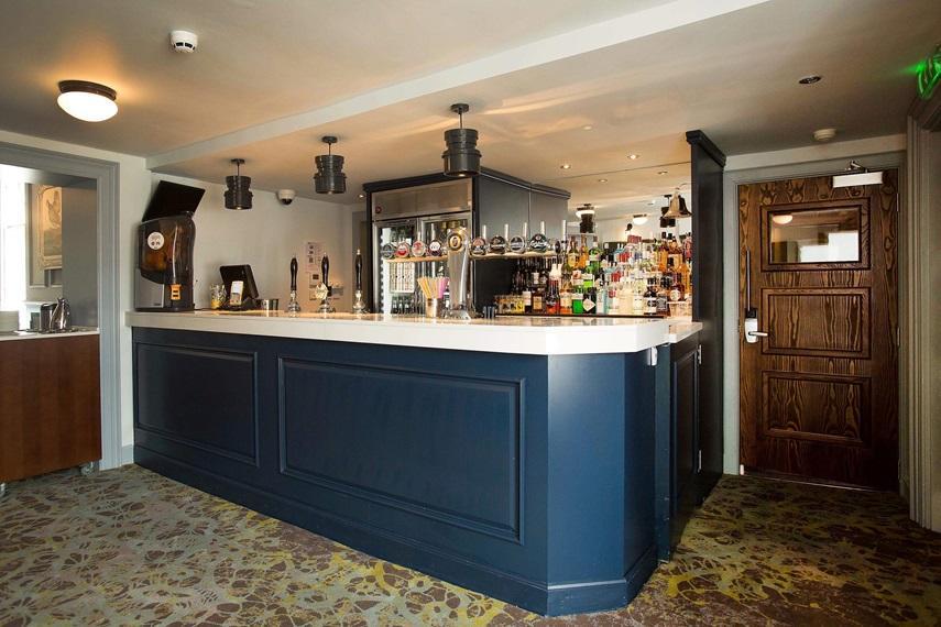 ホテル The Cross Keys ピーブルス エクステリア 写真