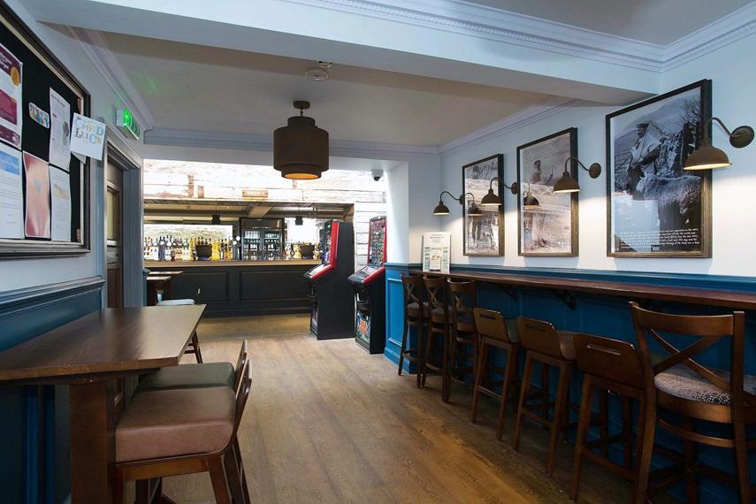 ホテル The Cross Keys ピーブルス エクステリア 写真