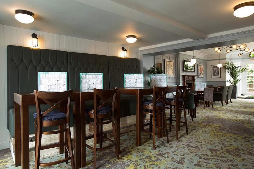 ホテル The Cross Keys ピーブルス エクステリア 写真